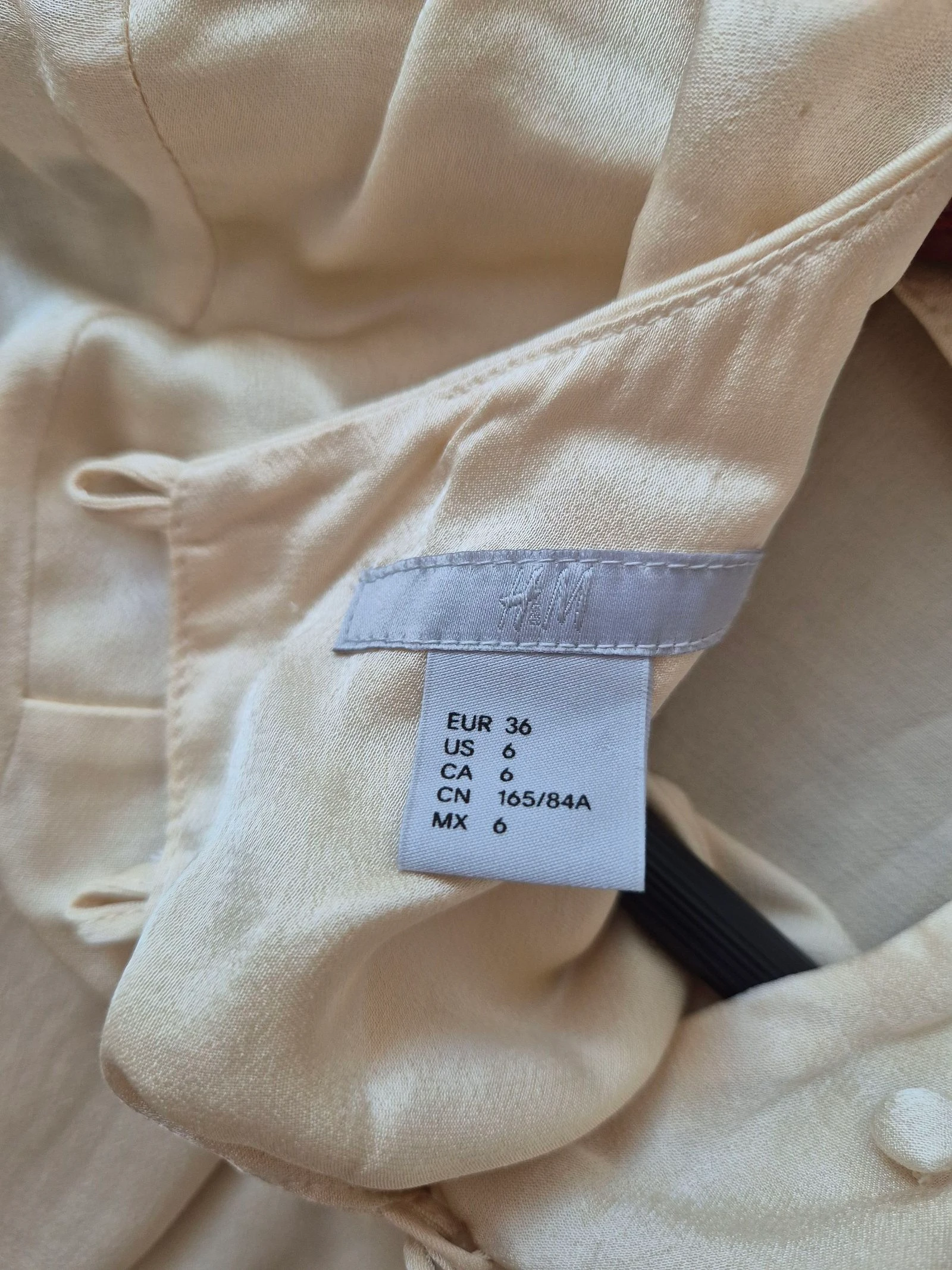 H&M crèmekleurige satijnlook blouse met knoopjes 36 S  – photo 11